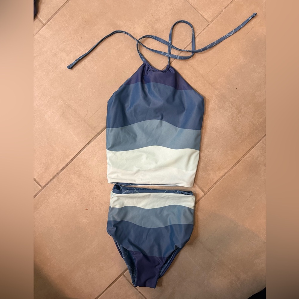 Reversible bathing suit